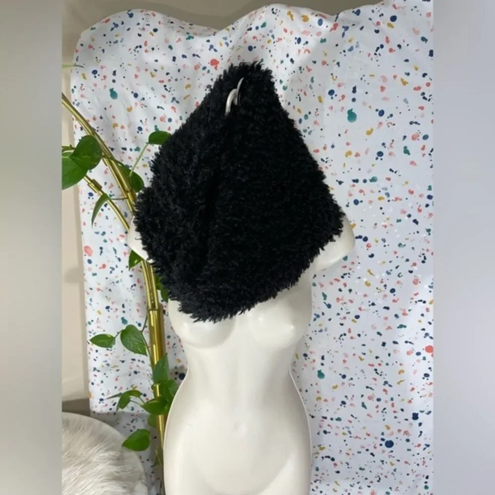 Faux Sheep fur Infinity Scarf Black Curly Shearling Texture Marcus Adler NWT
